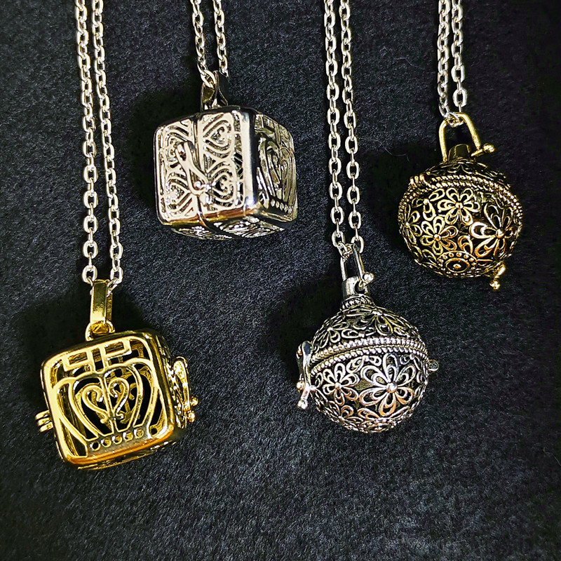 Vintage Brass Hollow Ball Lock - Diffuser Necklace Locket recensione e prezzo