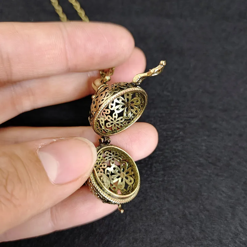 Vintage Brass Hollow Ball Lock - Diffuser Necklace Locket recensione e prezzo