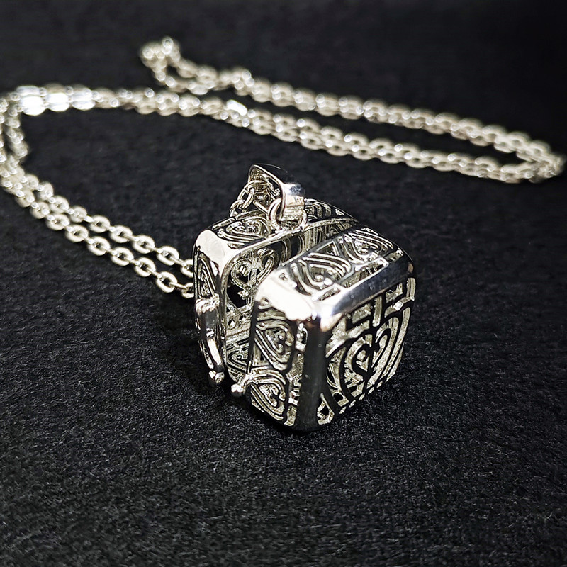 Vintage Brass Hollow Ball Lock - Diffuser Necklace Locket recensione e prezzo